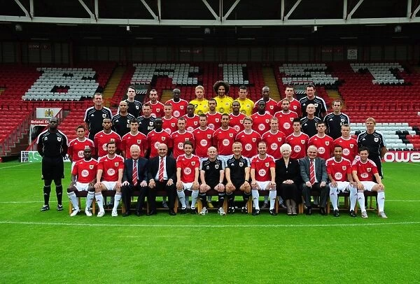 United Front: 2010-2011 - Bristol City First Team Season Image