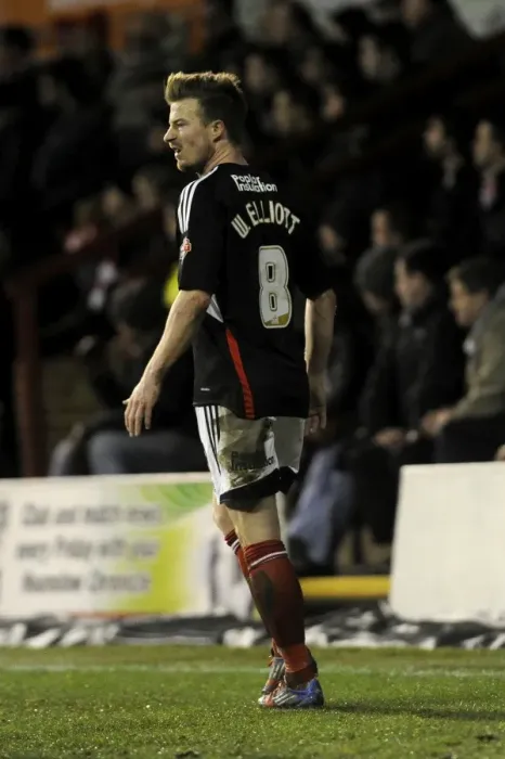 Framed Print : Wade Elliott in Action: Bristol City vs. Brentford, Sky Bet League One (January 2014) Framed Print : Wade Elliott in Action: Bristol City vs. Brentford, Sky Bet League One (January 2014)