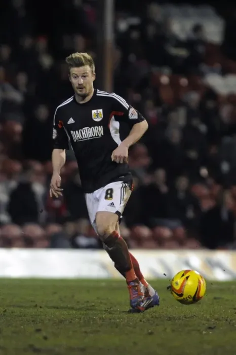 Framed Print : Wade Elliott in Action: Bristol City vs. Brentford, Sky Bet League One (January 2014) Framed Print : Wade Elliott in Action: Bristol City vs. Brentford, Sky Bet League One (January 2014)