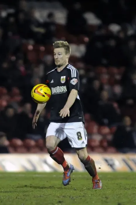 Framed Print : Wade Elliott in Action: Bristol City vs. Brentford, Sky Bet League One (January 2014)