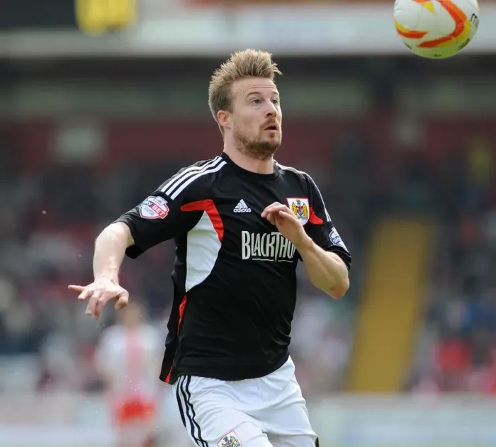 Framed Print : Wade Elliott in Action: Bristol City vs. Stevenage, Sky Bet League One, 2014