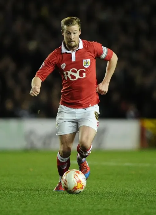 Framed Print : Wade Elliott in Action: Bristol City vs Bradford City, 2014 Framed Print : Wade Elliott in Action: Bristol City vs Bradford City, 2014