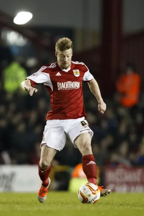 Framed Print : Wade Elliott in Action: Bristol City vs Port Vale, Sky Bet League One, Ashton Gate, 2014