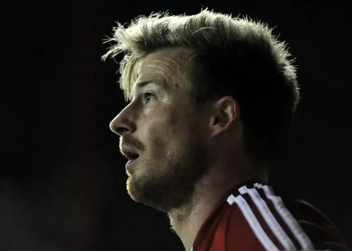 Framed Print : Wade Elliott in Action: Bristol City vs Swindon Town, Sky Bet League One Framed Print : Wade Elliott in Action: Bristol City vs Swindon Town, Sky Bet League One