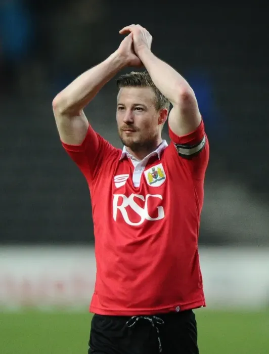 Framed Print : Wade Elliott in Action: MK Dons vs. Bristol City, Sky Bet League One, 2015 Framed Print : Wade Elliott in Action: MK Dons vs. Bristol City, Sky Bet League One, 2015