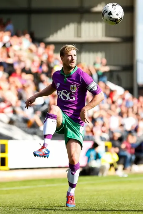 Framed Print : Wade Elliott in Action: Notts County vs. Bristol City (April 2014) Framed Print : Wade Elliott in Action: Notts County vs. Bristol City (April 2014)