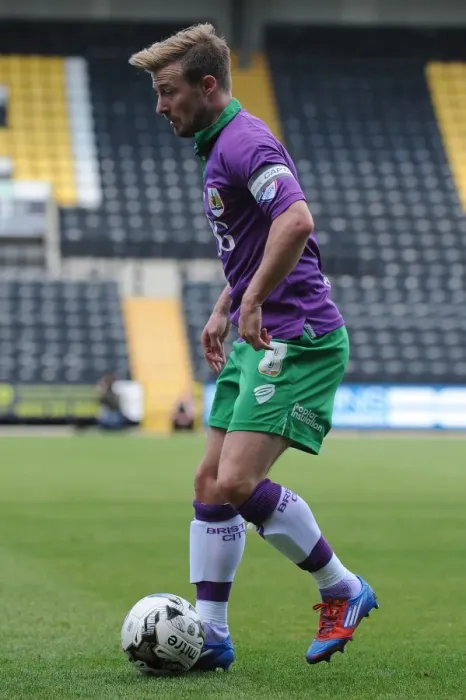 Framed Print : Wade Elliott in Action: Notts County vs. Bristol City (2014), Sky Bet League One Framed Print : Wade Elliott in Action: Notts County vs. Bristol City (2014), Sky Bet League One