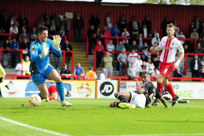 Framed Print : Wade Elliott Scores for Bristol City against Stevenage, April 2014 Framed Print : Wade Elliott Scores for Bristol City against Stevenage, April 2014