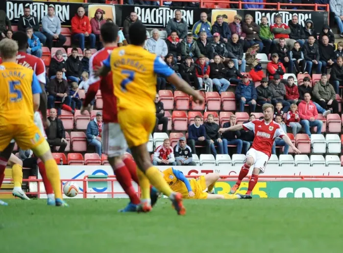Framed Print : Wade Elliott Scores the Equalizer: Bristol City vs. Preston North End, Sky Bet League One, 2014 Framed Print : Wade Elliott Scores the Equalizer: Bristol City vs. Preston North End, Sky Bet League One, 2014