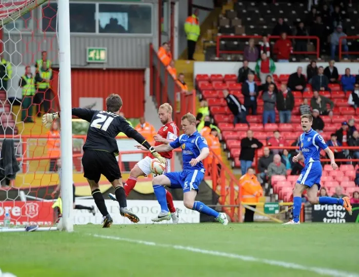 Framed Print : Wade Elliott's Near Miss: Bristol City vs Crewe, Sky Bet League One, 2014 Framed Print : Wade Elliott's Near Miss: Bristol City vs Crewe, Sky Bet League One, 2014