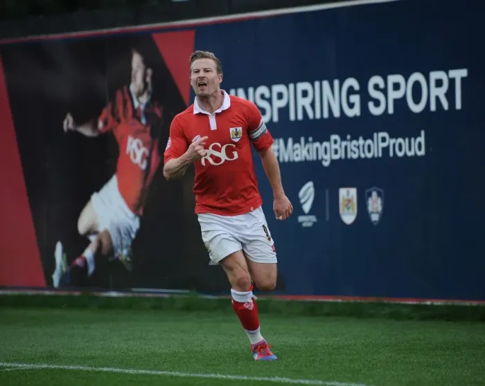 Framed Print : Wade Elliott's Winning Goal: Bristol City Triumphs Over MK Dons (September 27, 2014)