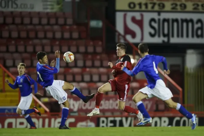 Framed Print : Wes Burns in Action: FA Youth Cup Third Round Proper - Bristol City U18 vs Ipswich Town U18