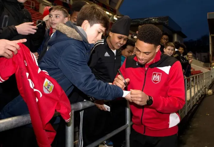Framed Print : Young Fans Meet Frank Fielding and Zak Vyner of Bristol City at Ashton Gate Framed Print : Young Fans Meet Frank Fielding and Zak Vyner of Bristol City at Ashton Gate