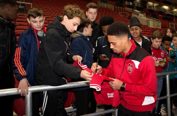 Framed Print : Young Fans Meet Frank Fielding and Zak Vyner of Bristol City After Match against Norwich City