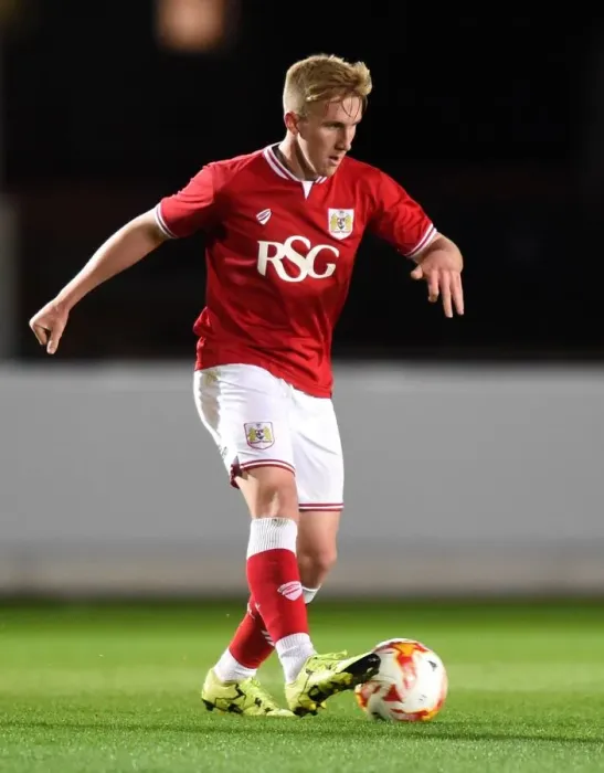 Framed Print : Young Star Connor Lemonheigh-Evans in Action for Bristol City U21 Framed Print : Young Star Connor Lemonheigh-Evans in Action for Bristol City U21