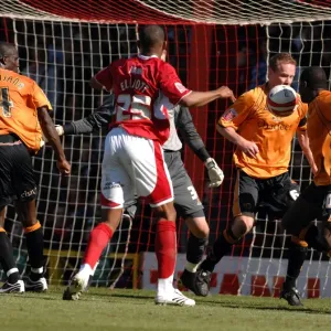 Battle for Possession: Marvin Elliott (Bristol City) vs. Wolverhampton Wanderers