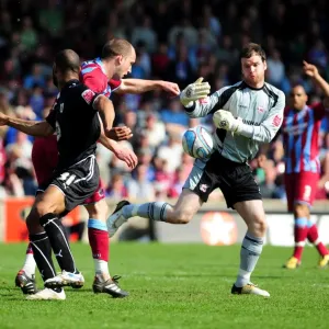 Battling for the Ball: Haynes vs. Mirfin and Murphy in the Intense Championship Clash between Scunthorpe and Bristol City - 17/04/2010 Battling for the Ball: Haynes vs. Mirfin and Murphy in the Intense Championship Clash between Scunthorpe and Bristol City - 17/04/2010