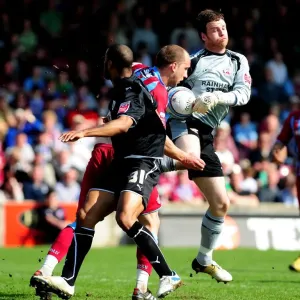 Battling for Control: Haynes vs Mirfin and Murphy in Scunthorpe United vs Bristol City Championship Showdown (17/04/2010) Battling for Control: Haynes vs Mirfin and Murphy in Scunthorpe United vs Bristol City Championship Showdown (17/04/2010)