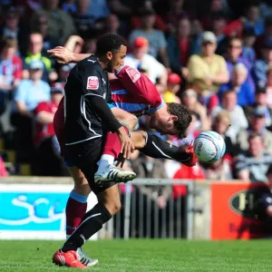Battling for Supremacy: Maynard vs. Milne in the Championship Clash between Scunthorpe and Bristol City - 17/04/2010 Battling for Supremacy: Maynard vs. Milne in the Championship Clash between Scunthorpe and Bristol City - 17/04/2010