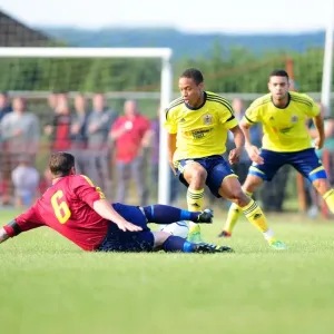Bristol City FC Print - Bobby Reid Nimbly Evades a Challenge Bristol City FC Print - Bobby Reid Nimbly Evades a Challenge