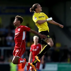 Bobby Reid vs Jackson Irvine: Heading Battle at Pirelli Stadium - Burton Albion vs Bristol City, Sky Bet Championship Bobby Reid vs Jackson Irvine: Heading Battle at Pirelli Stadium - Burton Albion vs Bristol City, Sky Bet Championship