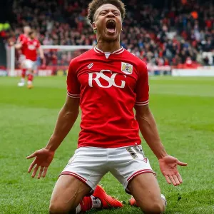 Bobby Reid's Brace: Bristol City Takes 2-0 Lead Over Sheffield Wednesday (April 9, 2016) Bobby Reid's Brace: Bristol City Takes 2-0 Lead Over Sheffield Wednesday (April 9, 2016)
