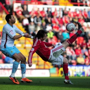 Brett Pitman's Close Overhead Kick: Bristol City vs Burnley, Championship 2011 Brett Pitman's Close Overhead Kick: Bristol City vs Burnley, Championship 2011