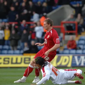 Brian Wilson beats Sean Scannell to the ball Brian Wilson beats Sean Scannell to the ball