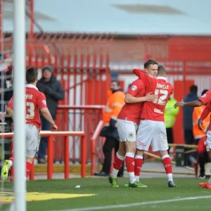 Bristol City: Aden Flint Captures Matt Smith's Goal Celebration vs Fleetwood Town (01-02-2015)