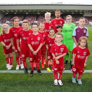 Bristol City Captain Gary O'Neil Print with Mascots at Ashton Gate Stadium