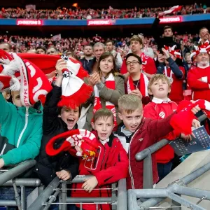 Bristol City Celebrate 2-0 Johnstones Paint Trophy Victory Print