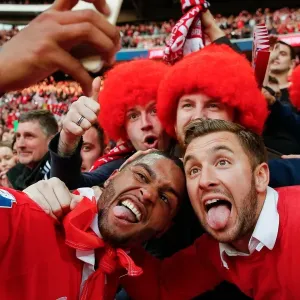 Bristol City Celebrate 2-0 Victory Print