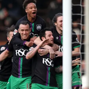 Bristol City Celebrate Lee Tomlins Winning Goal vs Fulham, March 12, 2016