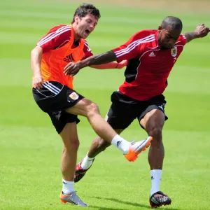 Bristol City Print: Ivan Sproule vs Marvin Elliott in Training