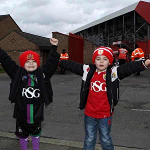 Bristol City Fans Arrive at The Valley for Charlton Athletic vs. Bristol City (Sky Bet Championship, 06.02.2016)