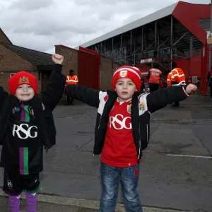 Bristol City Fans Arrive at The Valley for Charlton Athletic vs. Bristol City (Sky Bet Championship, 06.02.2016)