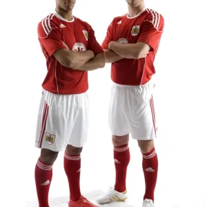 Bristol City FC: 09-10 New Kit Reveal - Season Unveil for the First Team