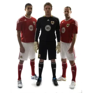 Bristol City FC: 09-10 New Kit Unveiled - Season Preview