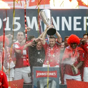 Bristol City FC Celebrate Johnstones Paint Trophy Victory over Walsall (2015)