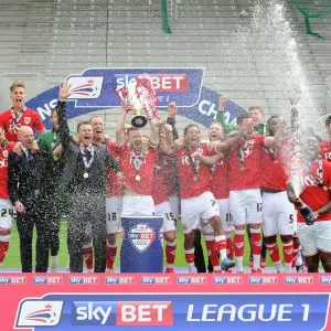 Bristol City FC: Champions of Sky Bet League One - Celebrating with the Trophy (03.05.2015)