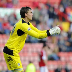 Bristol City FC: Heartbreak for Goalkeeper Sam Walker as Glove Shatters Mid-Match Bristol City FC: Heartbreak for Goalkeeper Sam Walker as Glove Shatters Mid-Match