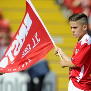 Bristol City FC Honors Scunthorpe United with Guard of Honor at Ashton Gate