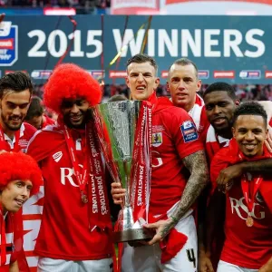 Bristol City FC Lift the Football League Trophy Print Bristol City FC Lift the Football League Trophy Print