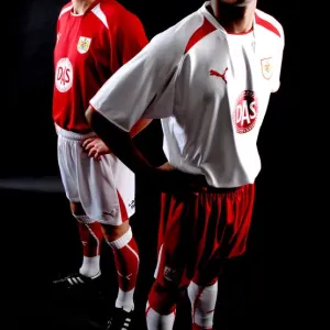 Bristol City FC: New Kit Reveal - Team Portraits