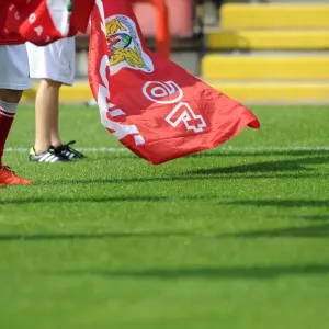 Bristol City FC Pays Tribute: Guard of Honor for Scunthorpe United at Ashton Gate
