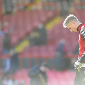 Bristol City FC: Simon Moore Readies for Kick-off Against Carlisle United (01-02-2014) Bristol City FC: Simon Moore Readies for Kick-off Against Carlisle United (01-02-2014)