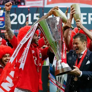 Bristol City FC: Steve Cotterill and Players Celebrate Johnstones Paint Trophy Victory