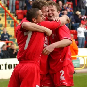 Bristol City FC: Triumphant Celebration - Peacock, Scott, Murray, Carey (02-03) Bristol City FC: Triumphant Celebration - Peacock, Scott, Murray, Carey (02-03)