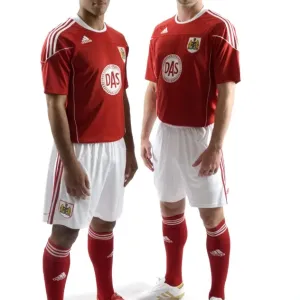 Bristol City First Team: 09-10 - A Fresh Start with New Kit