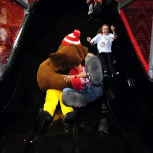 Bristol City First Team: 09-10 Holiday Cheer at Jump - City Redz Christmas Party